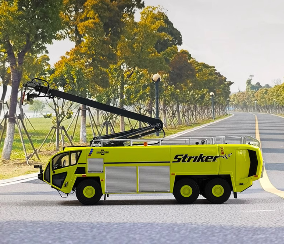 1:50 27CM Striker 3000 Airport Fire Engine Truck Construct Machine Diecast Model