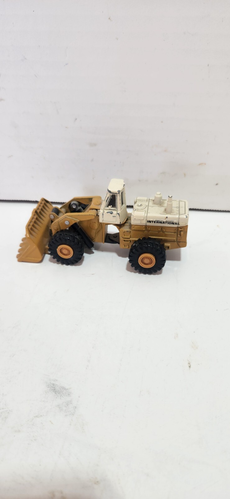 Vintage ERTL International 560 Pay Loader 1:64 Scale with Black Decals