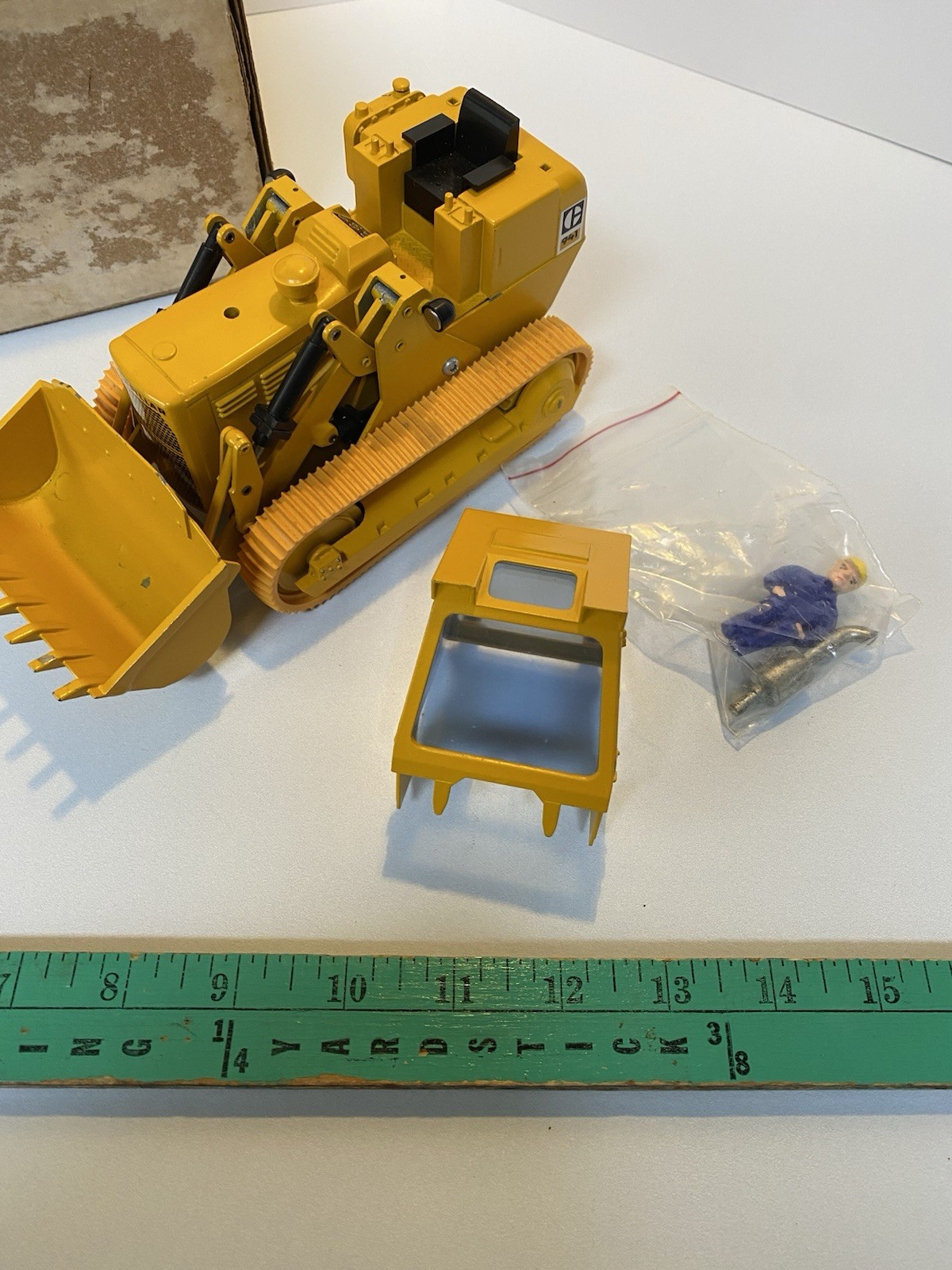 CONRAD 1:25 scale Caterpillar 941 Track Loader Nice!
