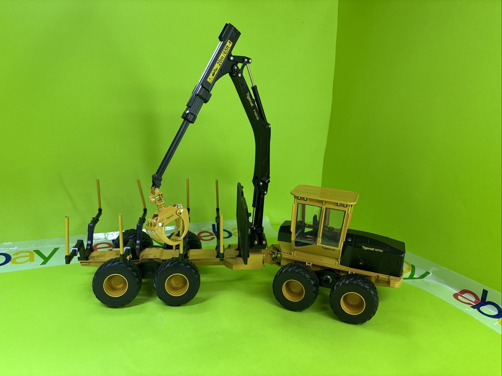 1/32 Tigercat 1075C Articulating Truck W/Tigercat F165T85 Articulating Loader