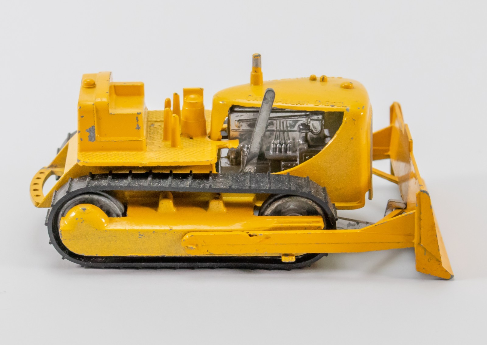 Vintage Caterpillar Bulldozer Tootsietoy Diesel Tractor No. 3910 1950s