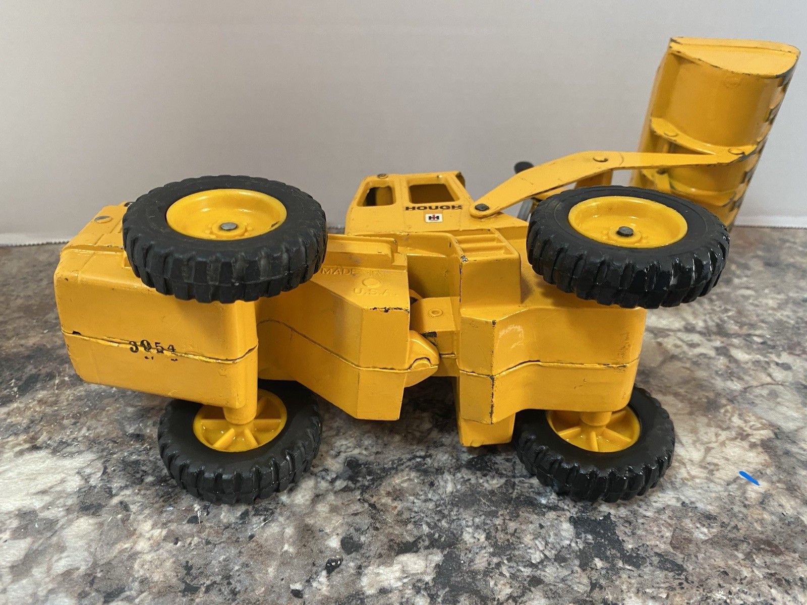 Vintage Ertl Hough Payloader International Harvester Die-Cast Front Loader