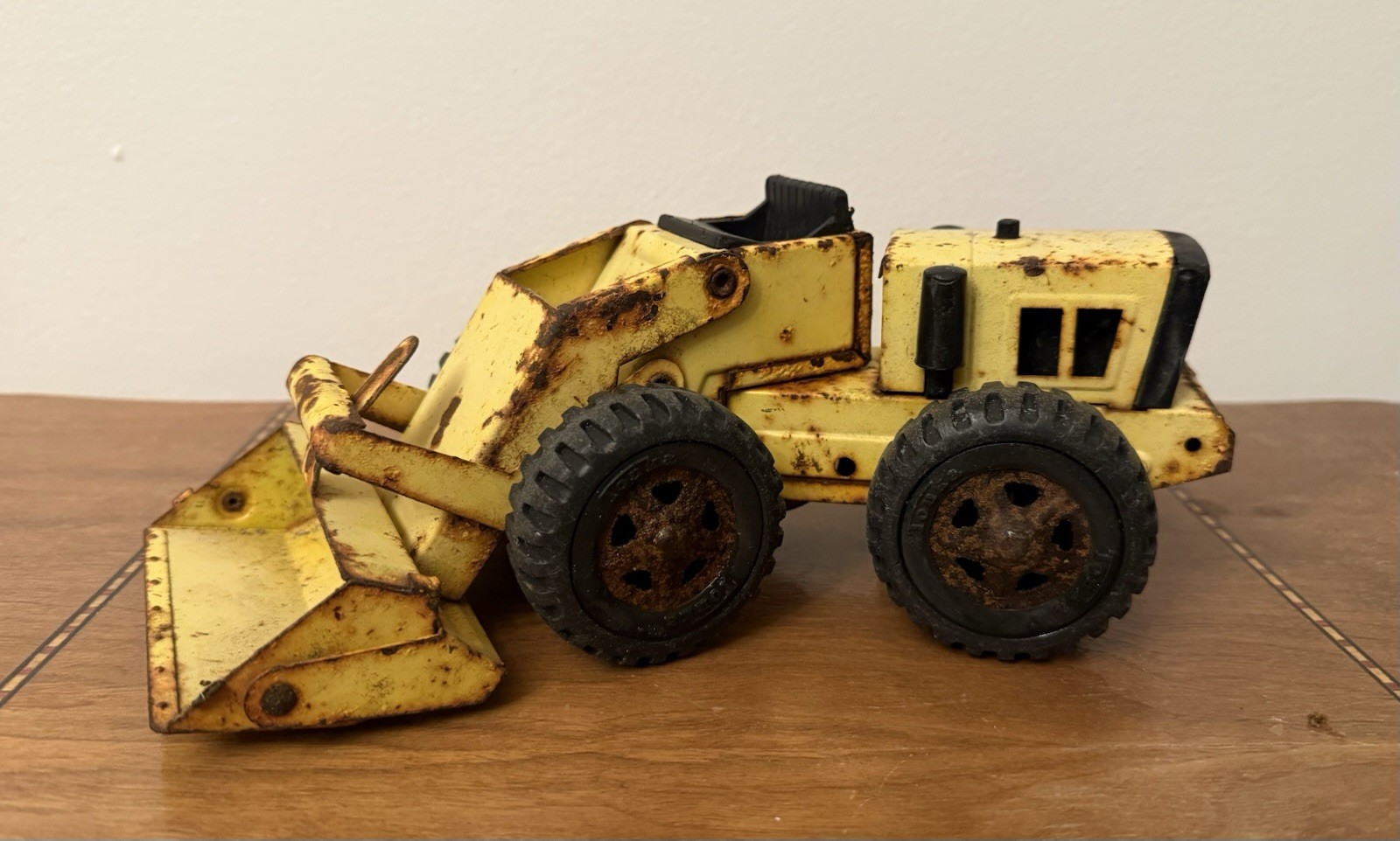 Vintage Die Cast Tonka Front Loader Steel Construction Toy Truck 10.5″