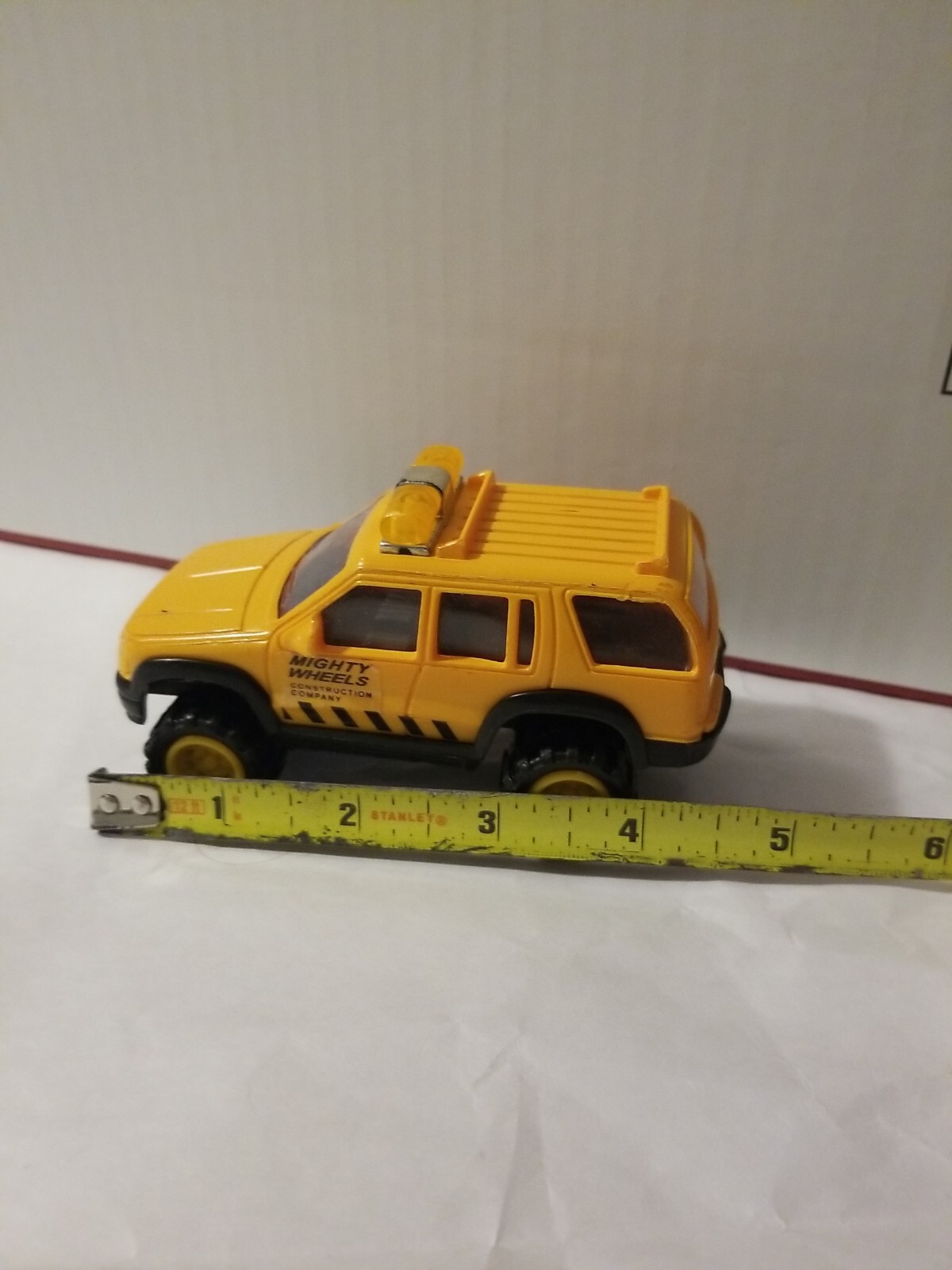 Toy Mighty Wheels Construction Company 4wd SUV Yellow plastic 4″ Long truck.
