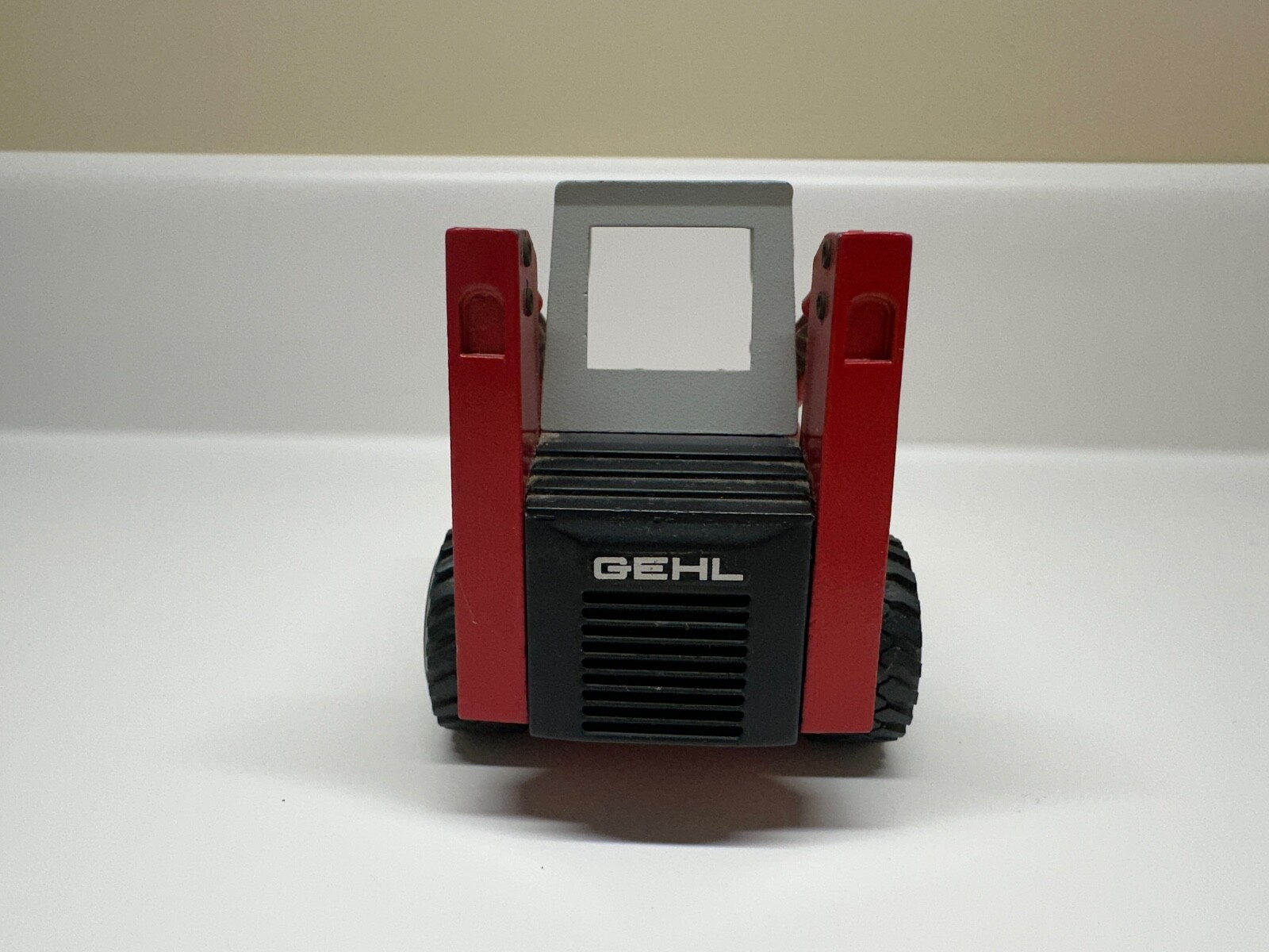 NZG Gehl 4610 Skid Steer Loader 1:25 & Caterpillar 428 backhoe loader 1:50