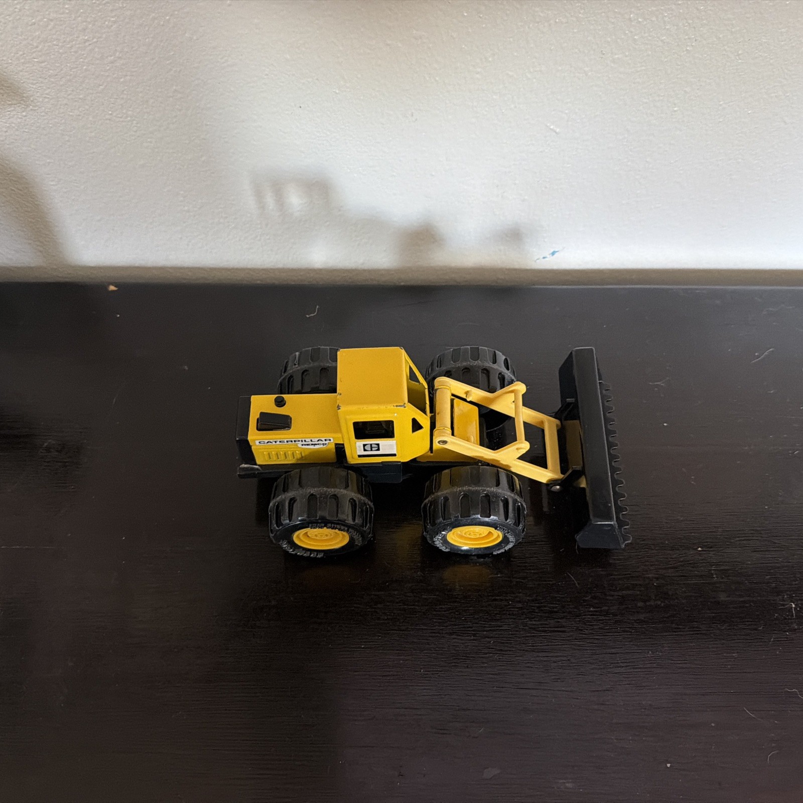 Vintage 1986 Caterpillar Front Loader Bucket Yellow and Black Tractor Truck