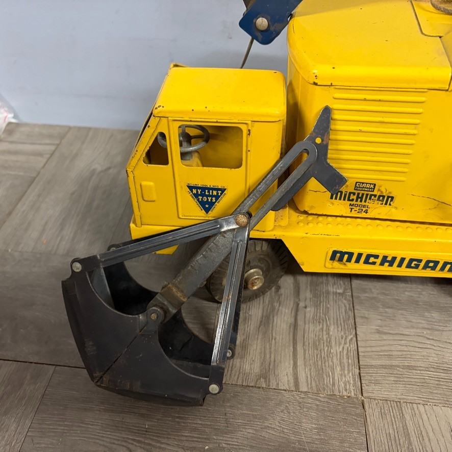 Nylint Clark Michigan T-24 Crane Truck Original Paint W/ Bucket 1 Panel of Box