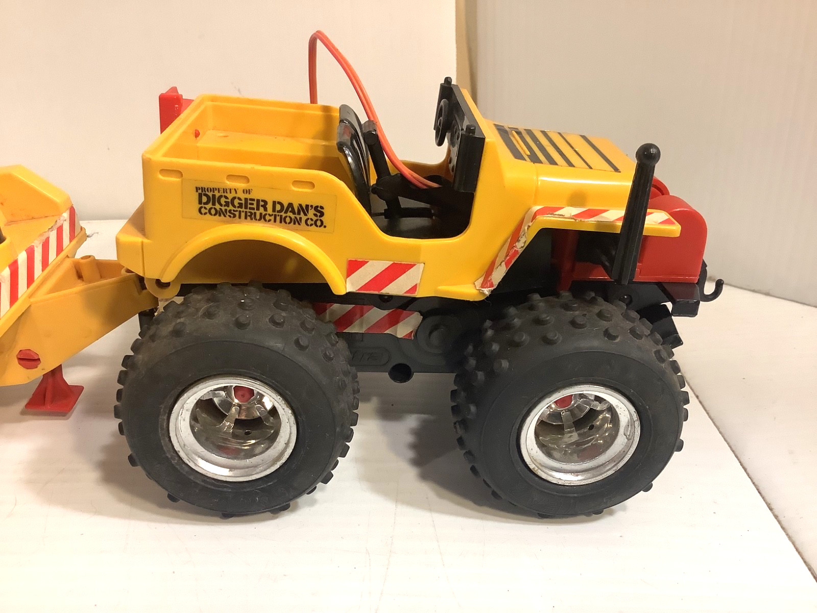 Digger Dan’s Toy Lot: Jeep(NotTested). Ultility Trailer Construction Yellow 4×4