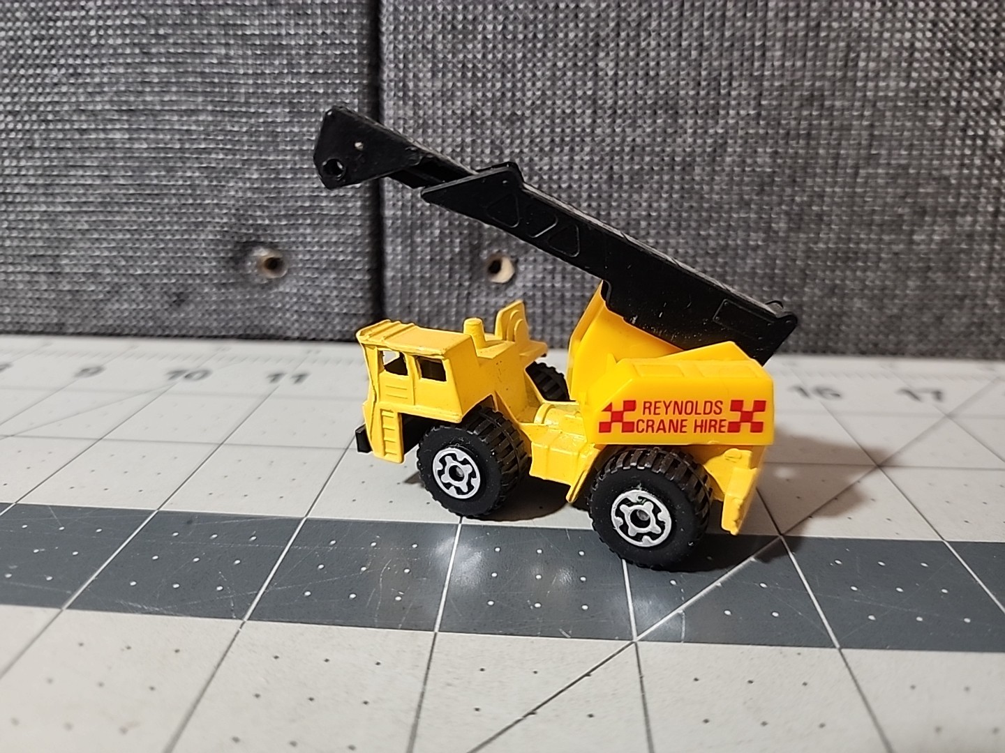 Matchbox (1984-1991) Mobile Crane w/Boom, No hook 1:90 MB140 Reynolds