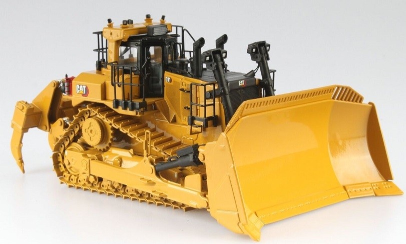 DIECAST MASTERS – Toro CATERPILLAR D11T with Driver – 1/50 – DCM85604