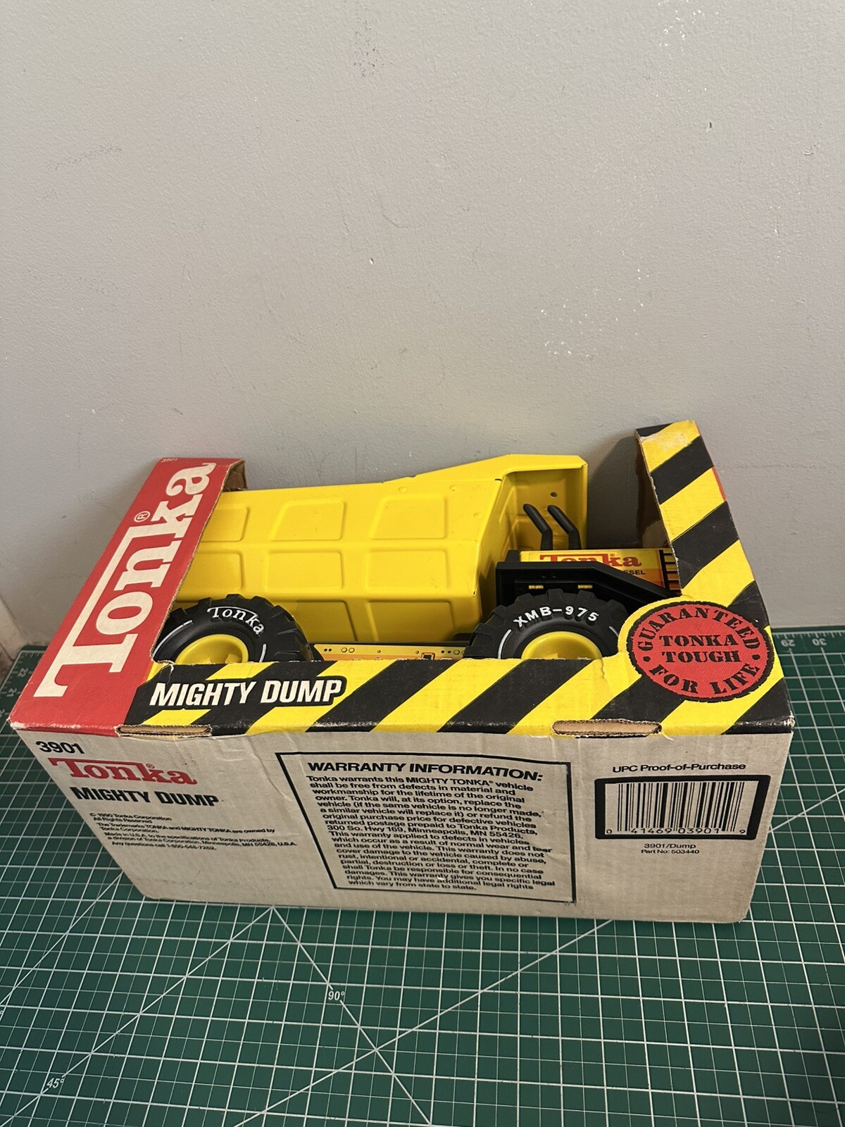 Tonka Mighty Dump Truck Pressed Steel #3901, 1990 VTG. BRAND NEW