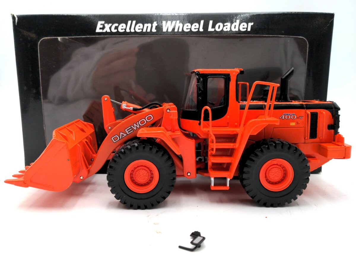 Daewoo 400V 1:40 Scale Diecast Wheel Loader/Box
