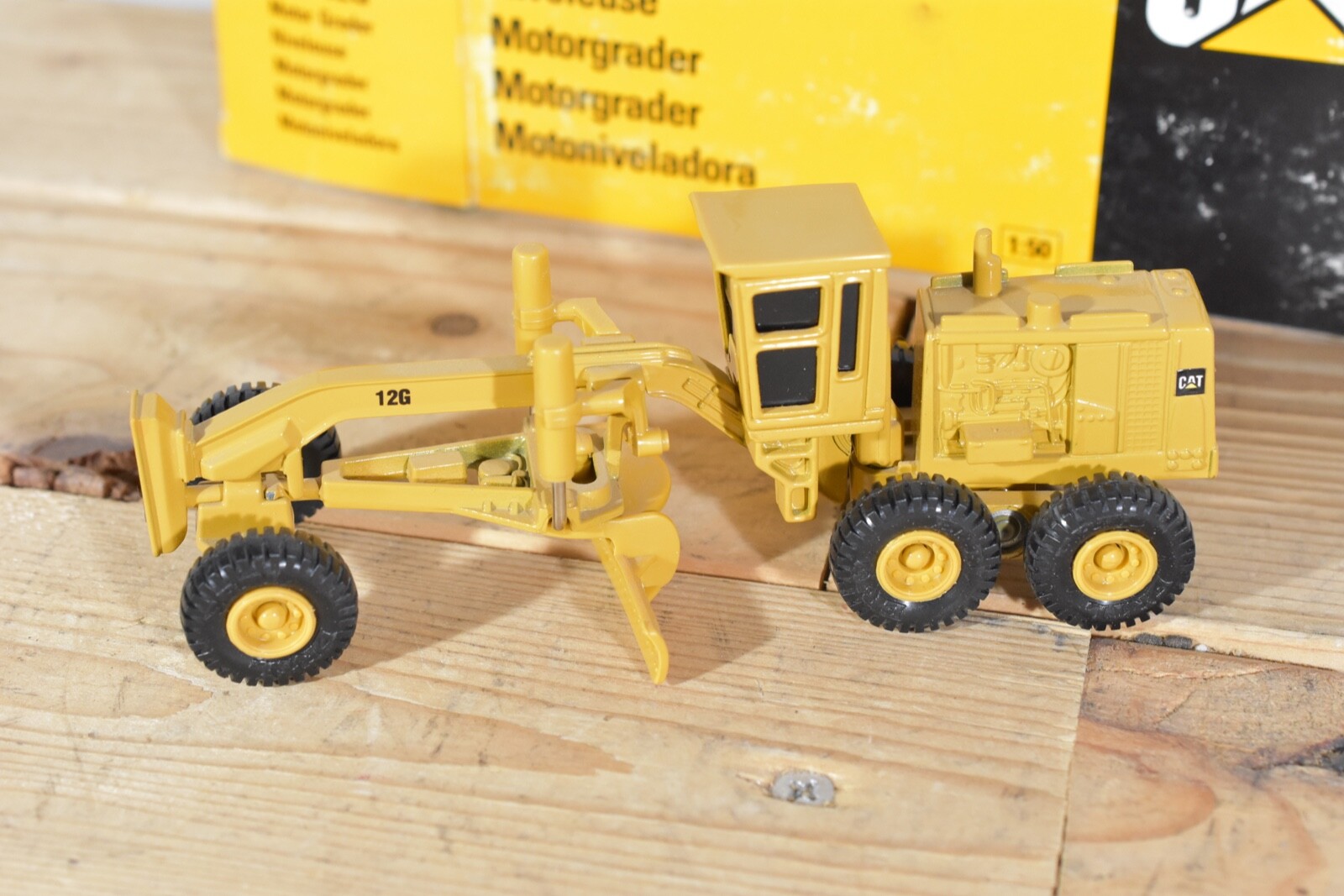 1/64 CAT 12G MOTOR ROAD GRADER SNOWPLOW PUSHER DIRTMOVER 1:64