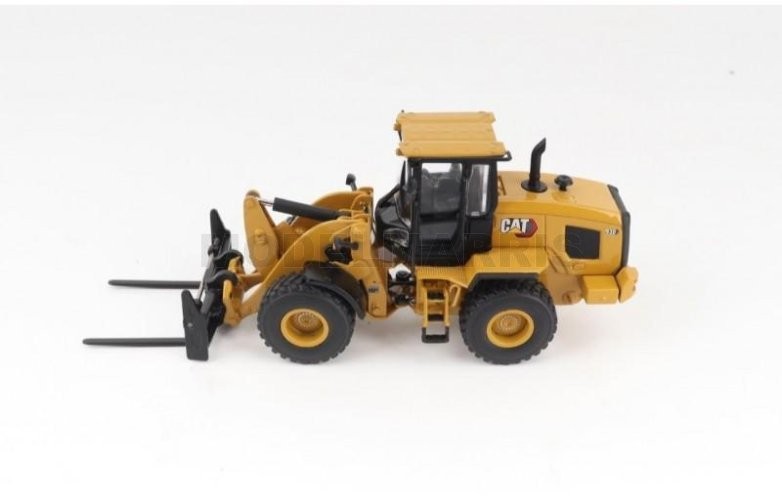 DIECAST MASTERS 85779 CAT 930 Compact Wheel Loader with 1/50 Accessories