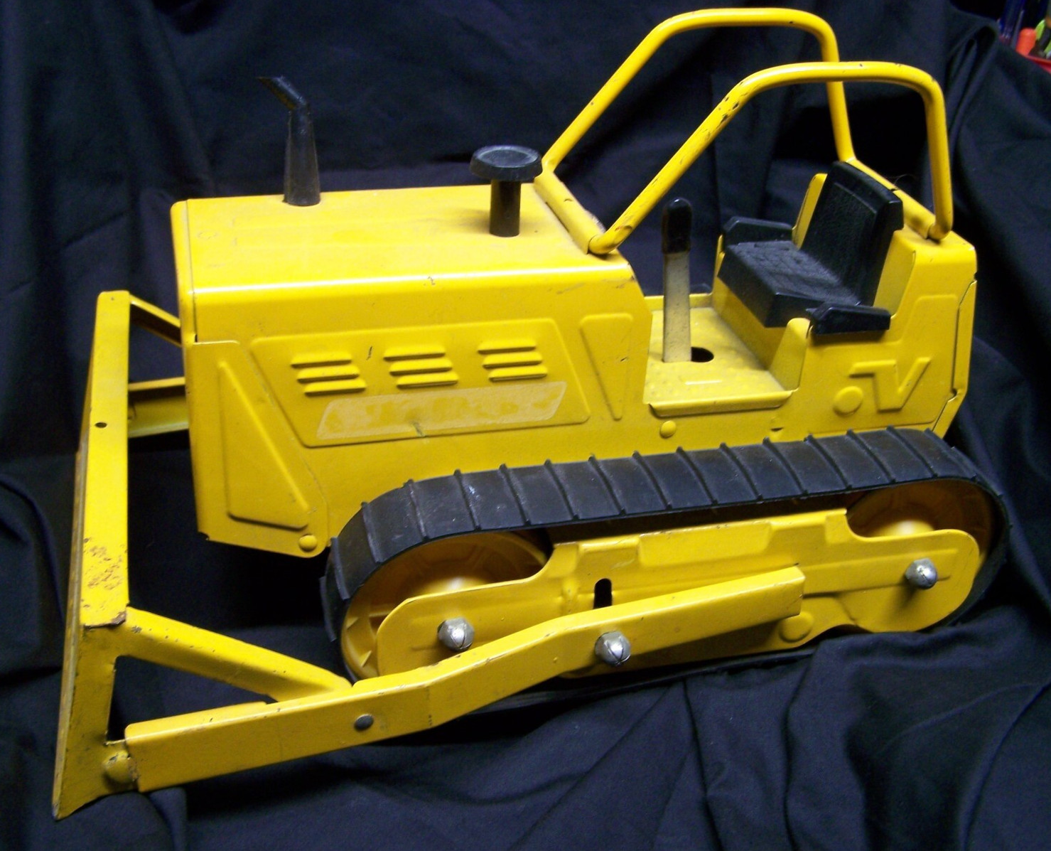 Vintage Nylint 13″ Bulldozer Construction Toy pressed steel play wear