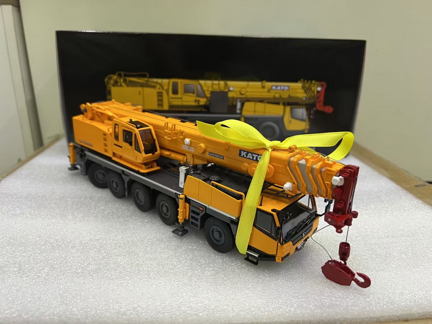 1/50 KATO KA-1300R Automobile Crane Engineering Mechanical Truck Diecast Model