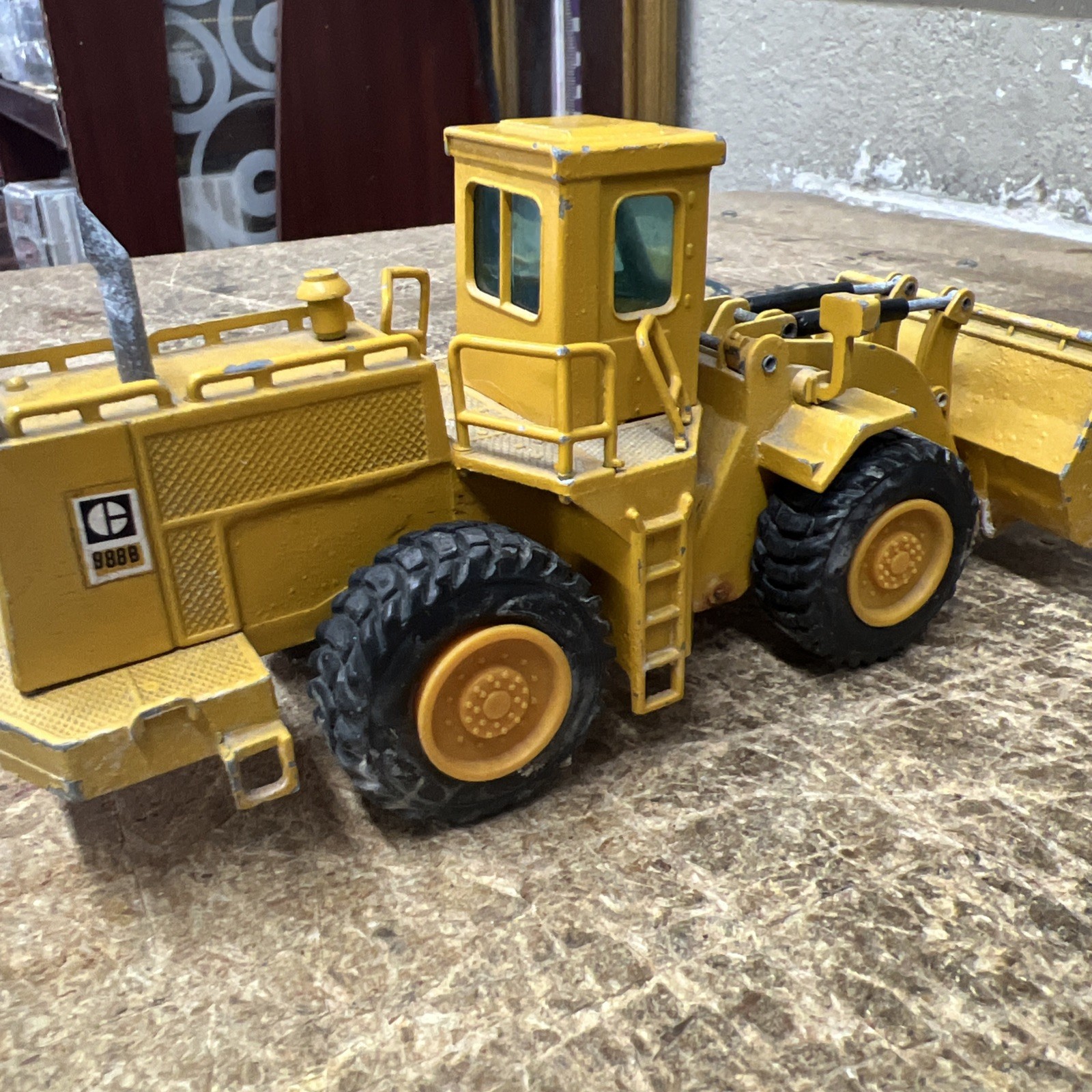 NZG No. 167 Radlader Cat 988 B Wheel Loader 1/50 Scale Die Cast Model