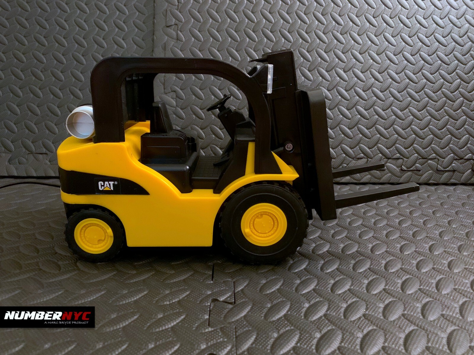 Vintage 1995 Toy State Industrial CAT Forklift CATERPILLAR Wired Remote Control