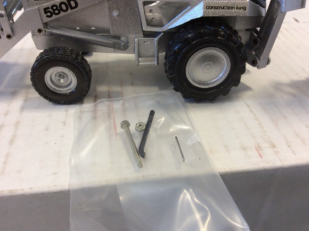 Case 580D Backhoe “SILVER” #6661,8933,8934 Rare Find 1/35 – Conrad #2931