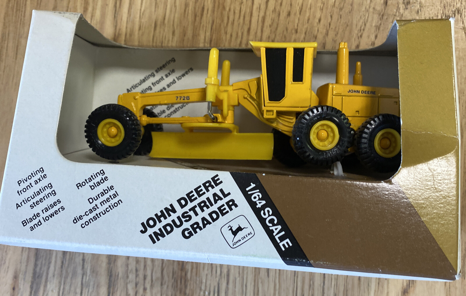 1987 ERTL TOY JOHN DEERE INDUSTRIAL ROAD GRADER DIECAST MODEL BOX 1: 64 SCALE