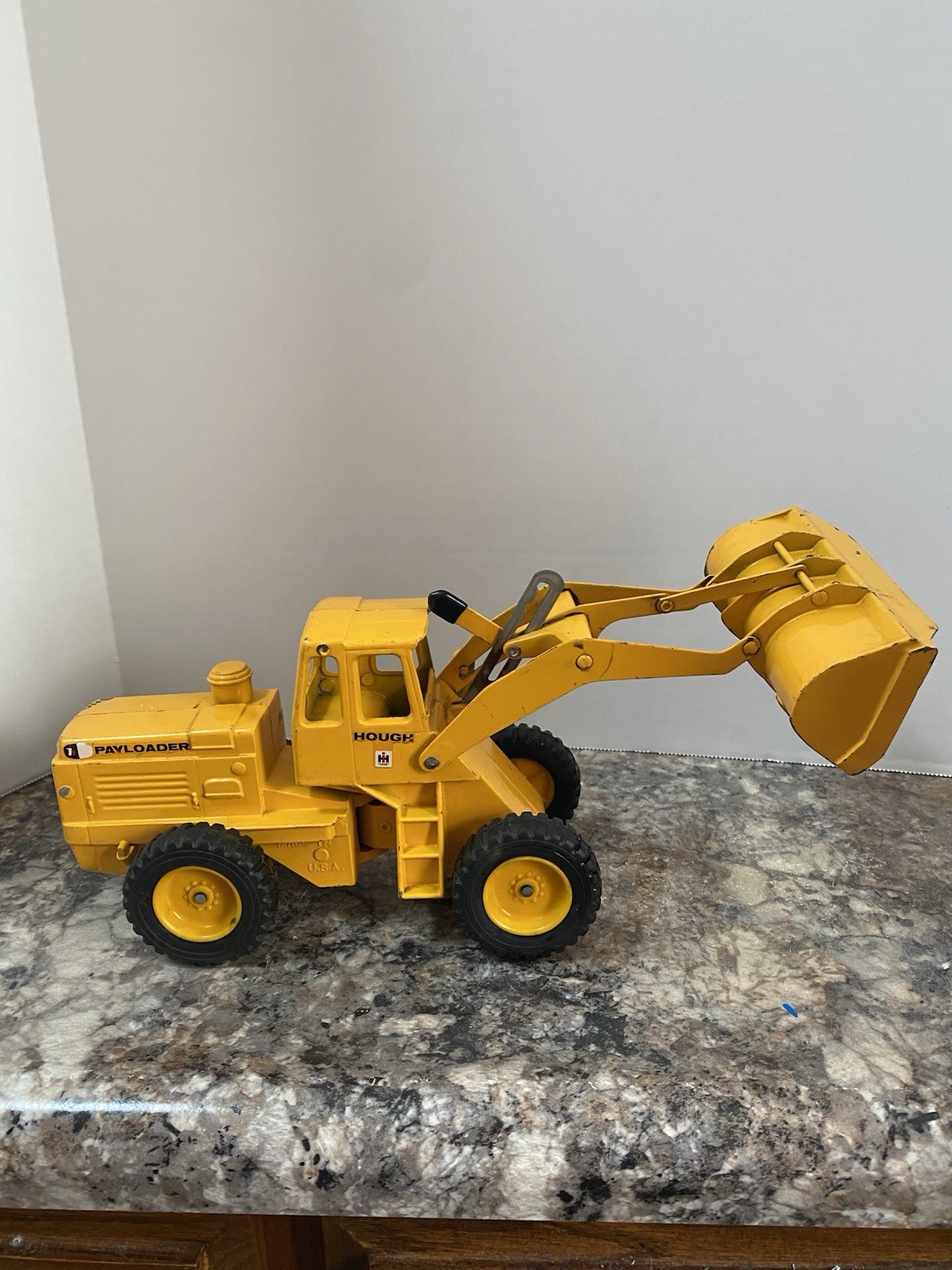 Vintage Ertl Hough Payloader International Harvester Die-Cast Front Loader