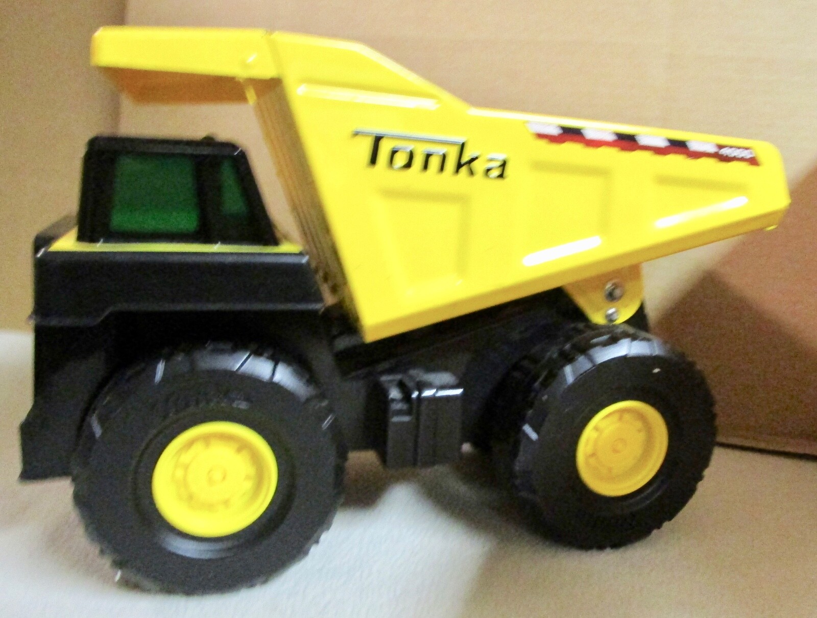 LARGE MIGHTY TONKA STEEL DUMP TRUCK 4000 (H)