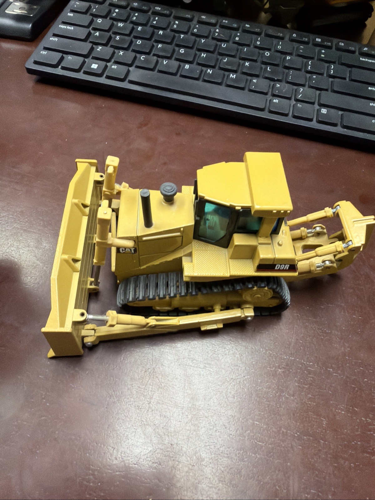 1:50 Caterpillar Cat D9R Dozer with Ripper – NZG
