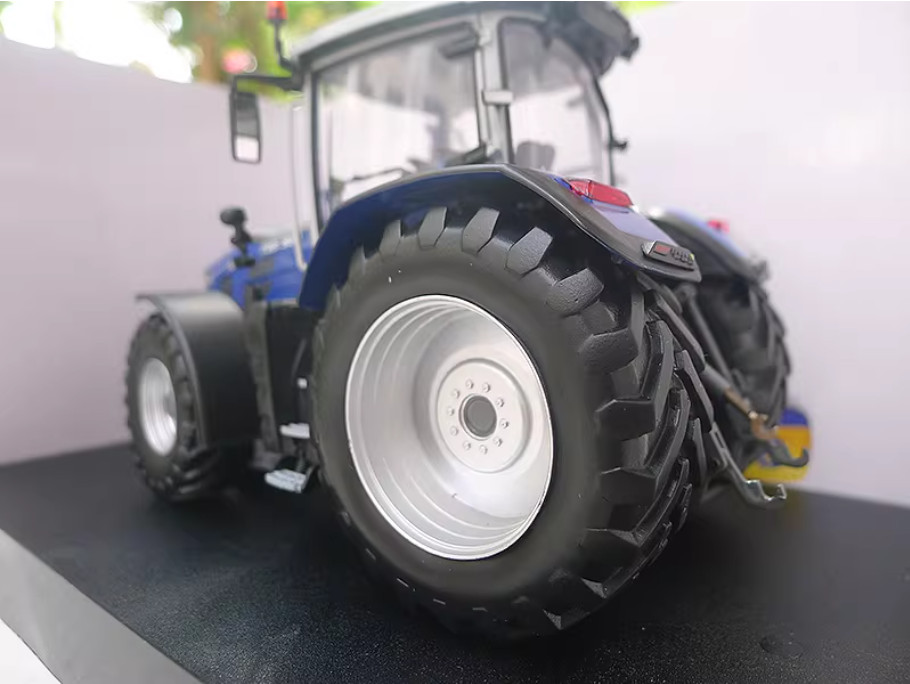 1:32 UH New Hollander T7.300 Tractor Farm Vehicles Machinery Diecast Alloy Model