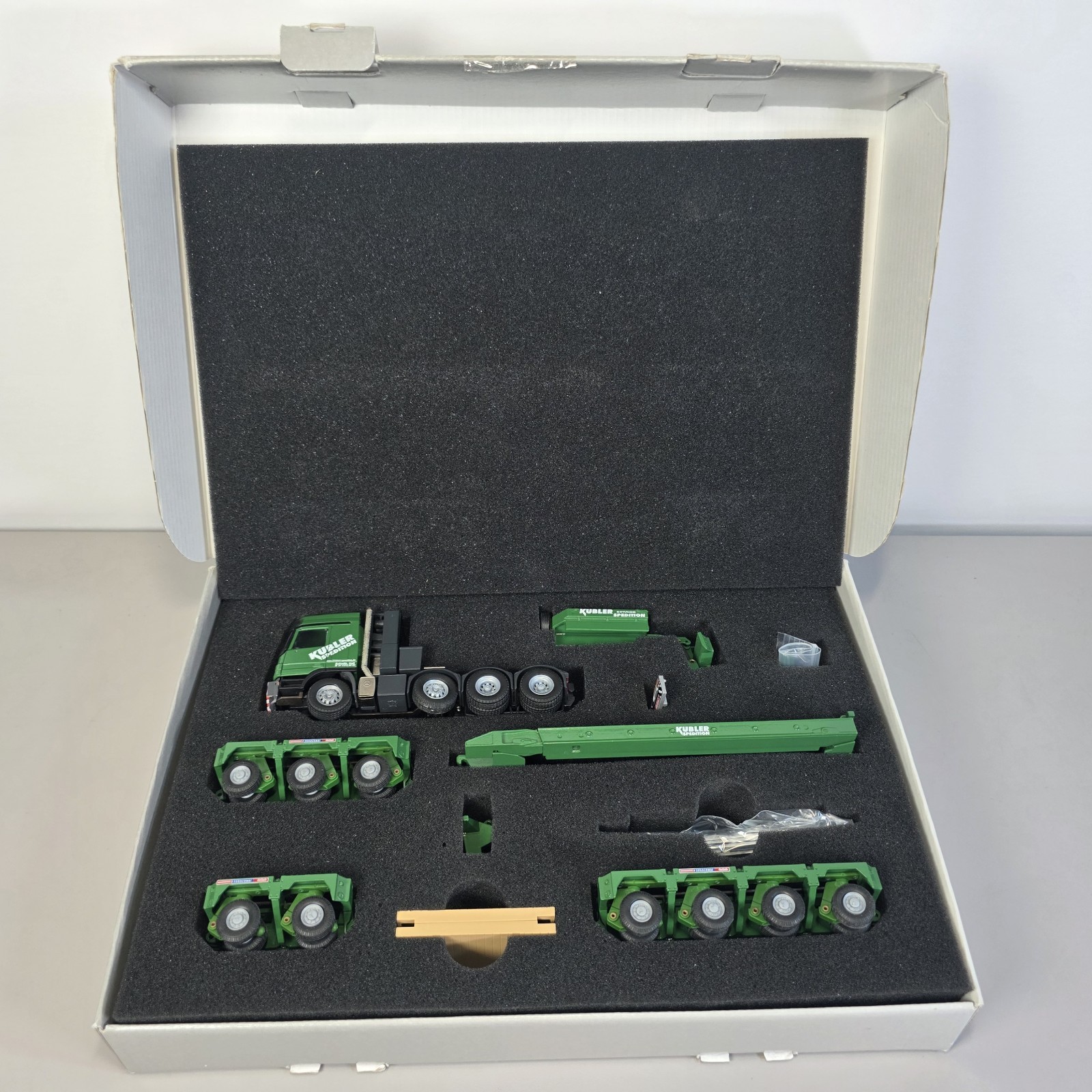 Conrad #40125 Kubler Spedition MB Actros Scheuerle-Noteboom 2 + 3 + 4 Axle 1:50