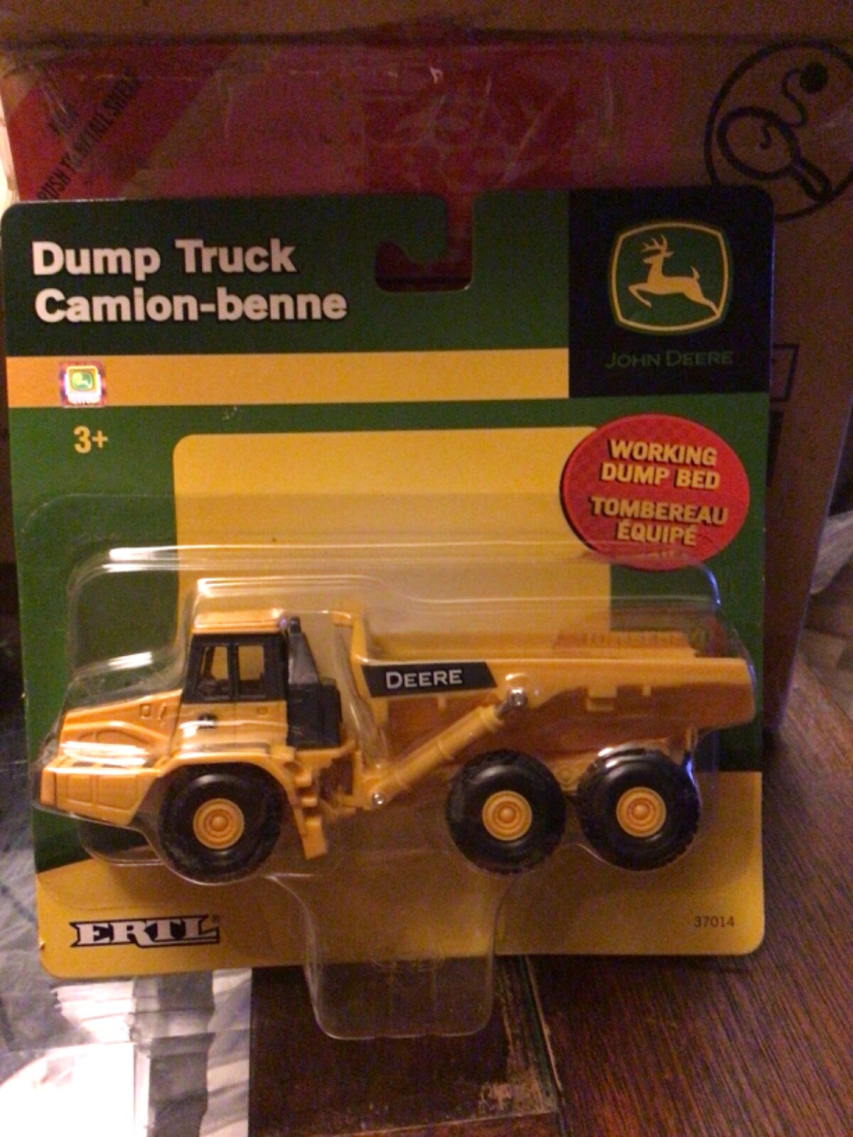 New Ertl John Deere Dump Truck Working Dump Bed NEW on Card 1/64 2009 Edition