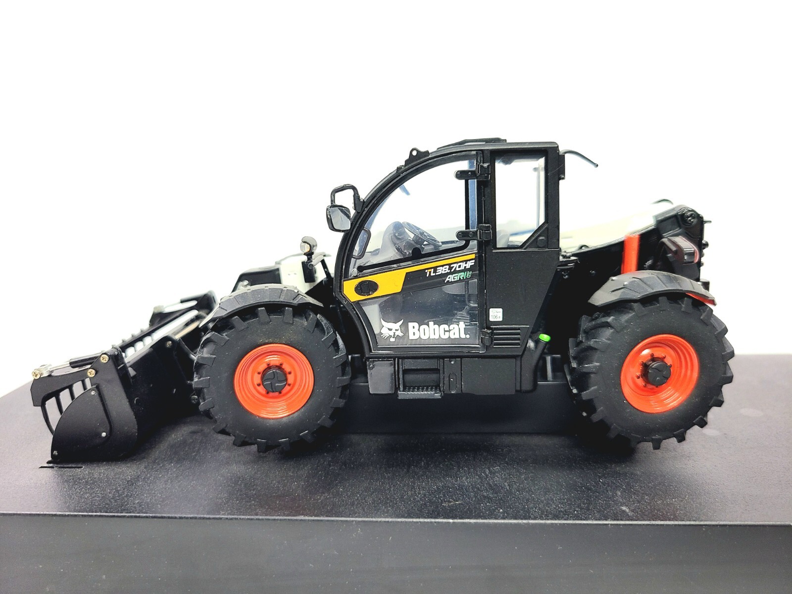 Bobcat TL38.70HF Telescopic Handler Universal Hobbies 1:32 Scale #UH5215 No Box