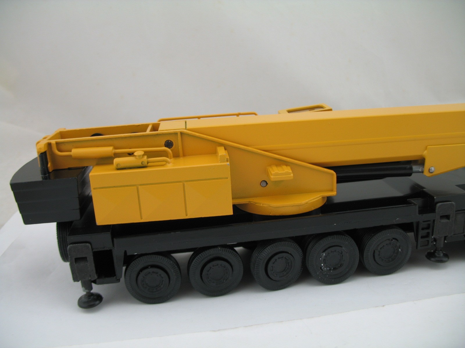 Conrad Model 2077: Krupp 250 Ton 8 Axle Mobile Truck Crane, Box