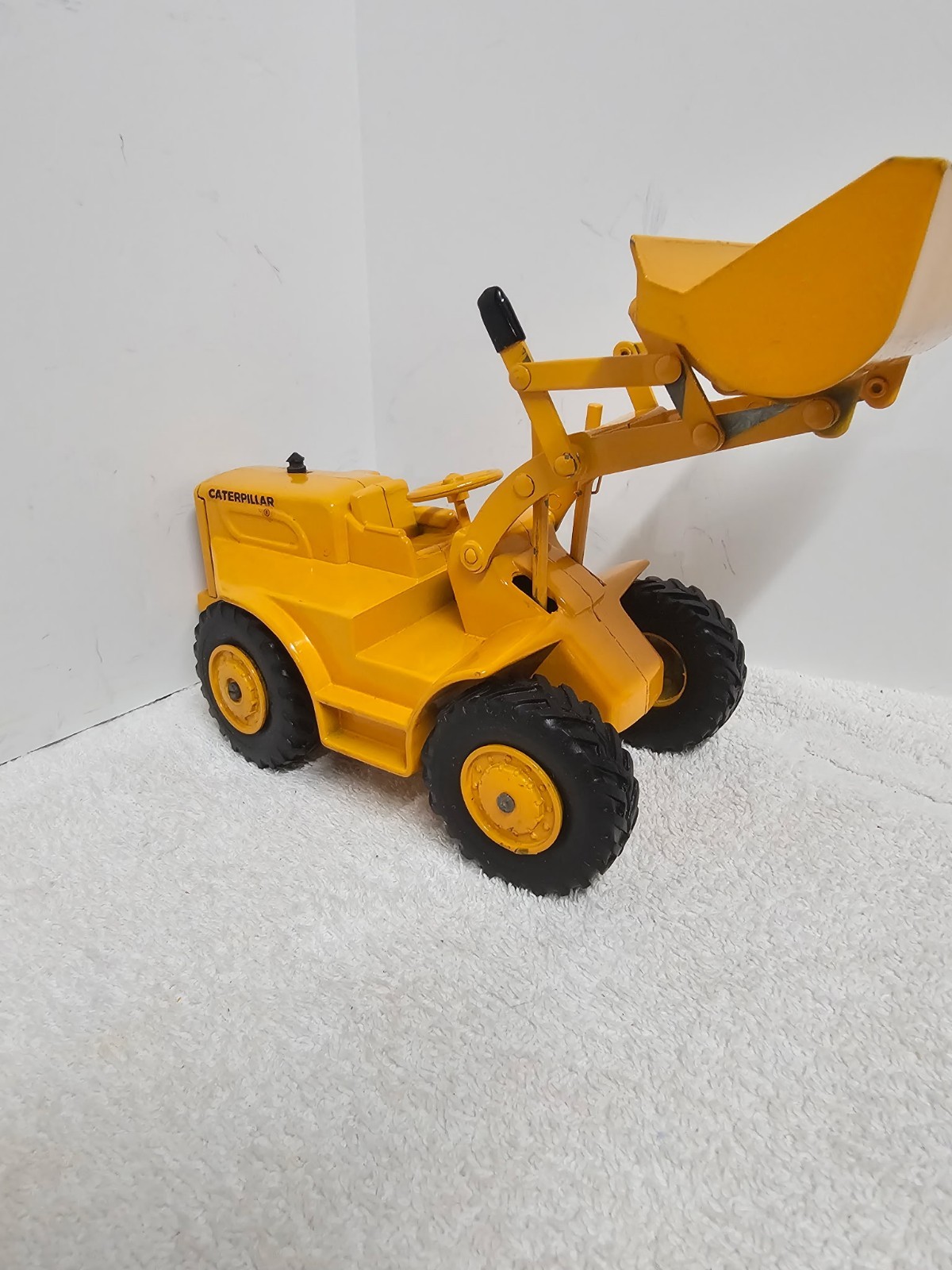 Vintage 1960s ERTL Caterpillar 944 Traxcavator 1:24 Diecast Loader w/ Box EUC