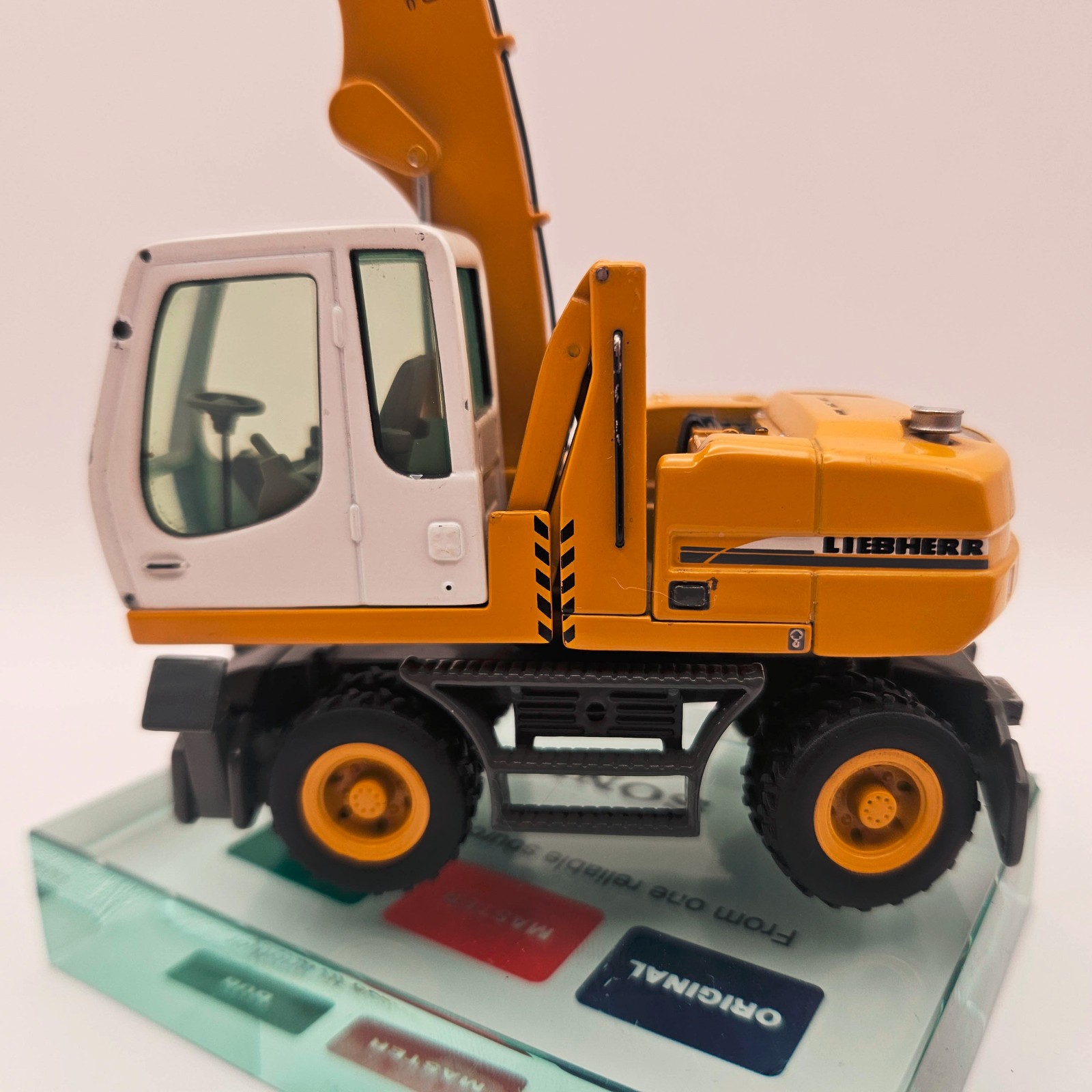 NZG 497 1:50 Scale Diecast Liebherr 316 Wheeled Excavator Scrap Handler Litronic