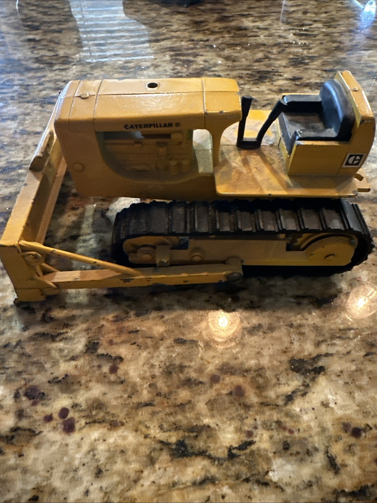 Vintage Ertl Model Toy D6 Caterpillar Metal Bulldozer w/original treads