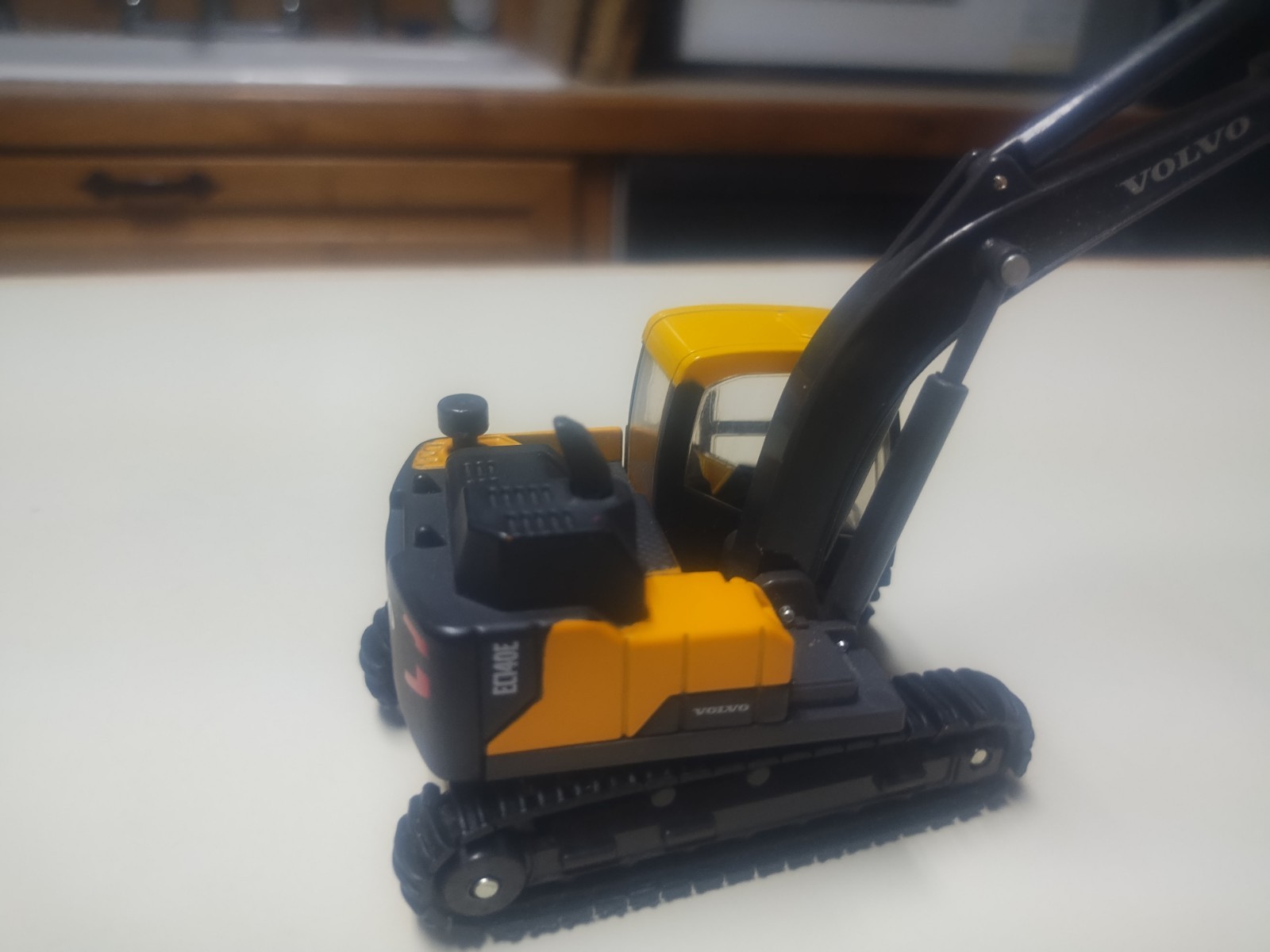 New Ray 1/64⁸ Volvo EC140E Excavator