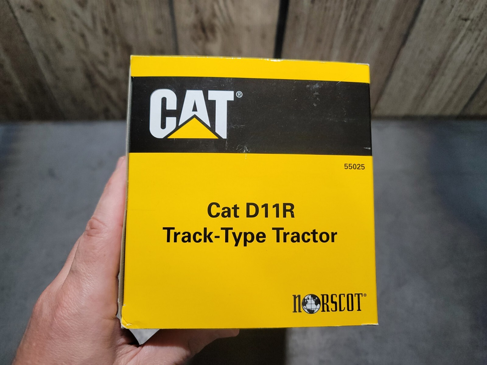 CAT (CATERPILLAR) D11R Bull Dozer track type tractor 1:50 scale model 55025