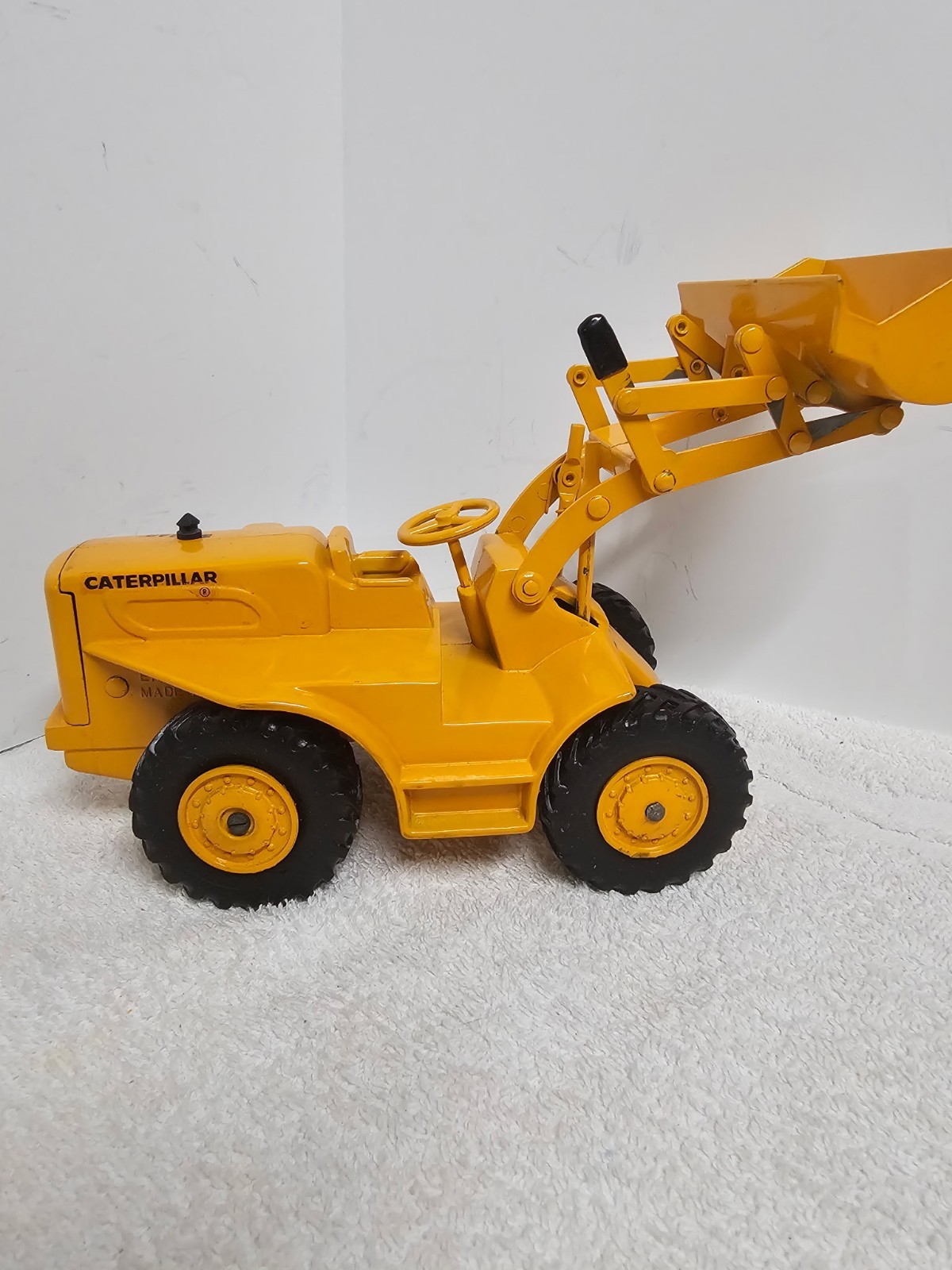 Vintage 1960s ERTL Caterpillar 944 Traxcavator 1:24 Diecast Loader w/ Box EUC