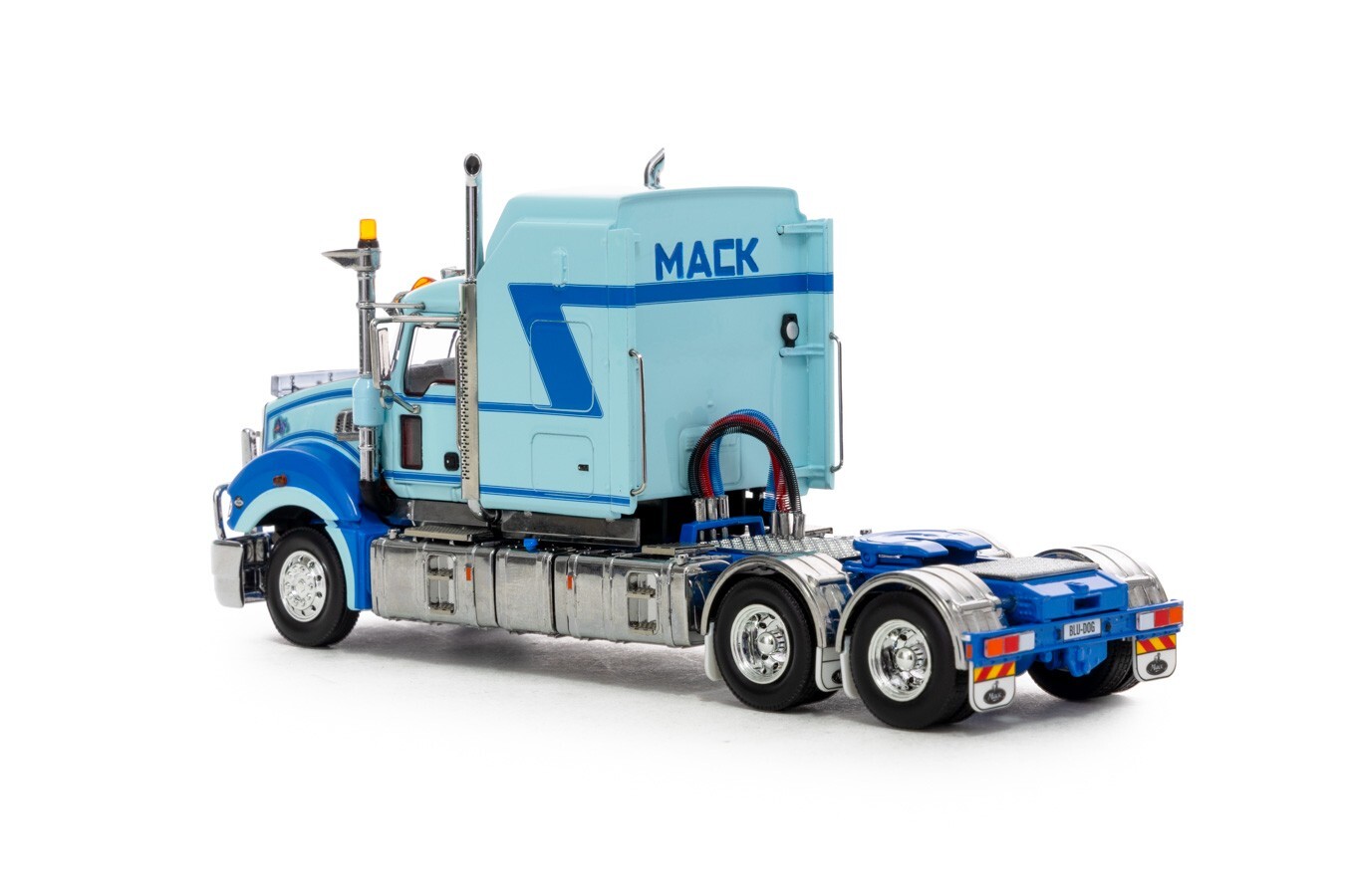 Mack Super-Liner Late Edition – Light Blue – Drake 1:50 Scale Model #Z01511 New