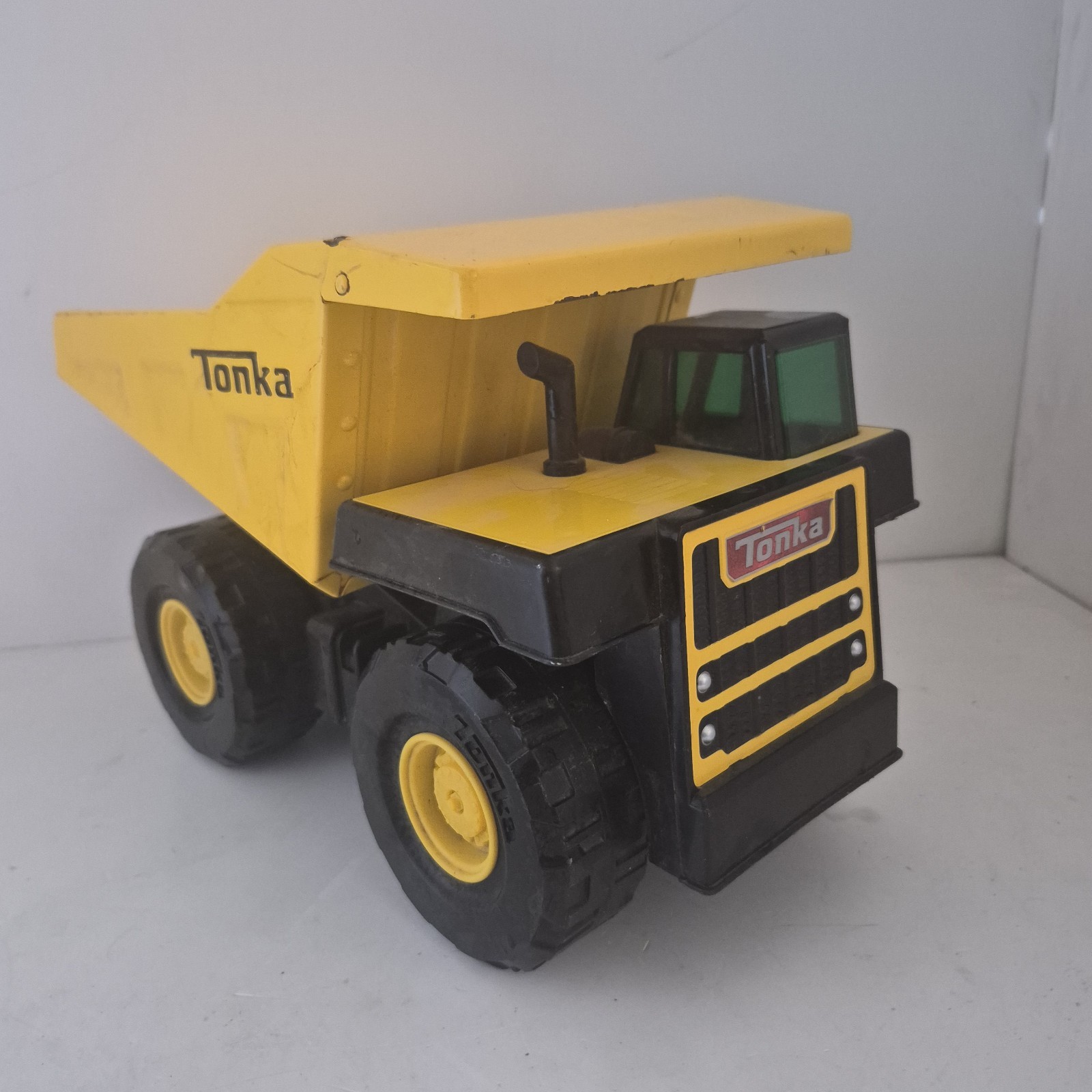 2009 Tonka Dump Truck Large Plastic Body with Metal Dump Bed