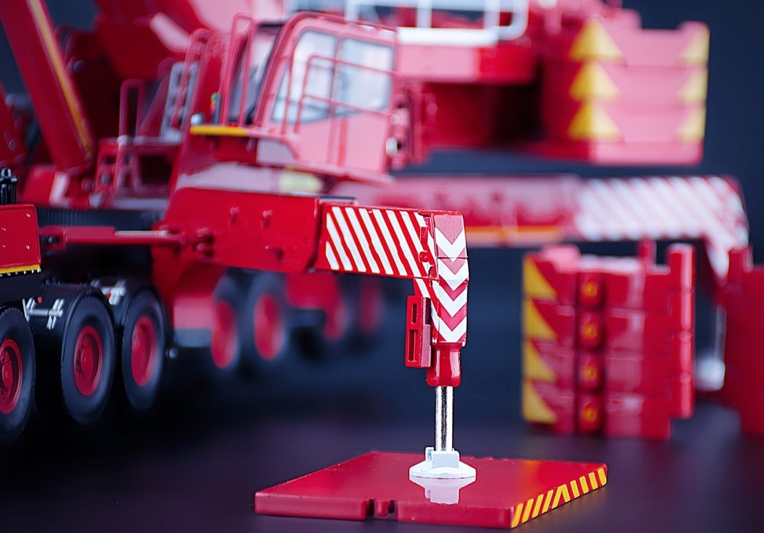 IMC MODELS – Grue mobile 9 essieux DEMAG AC700-9 aux couleurs PONTICELLII – 1…