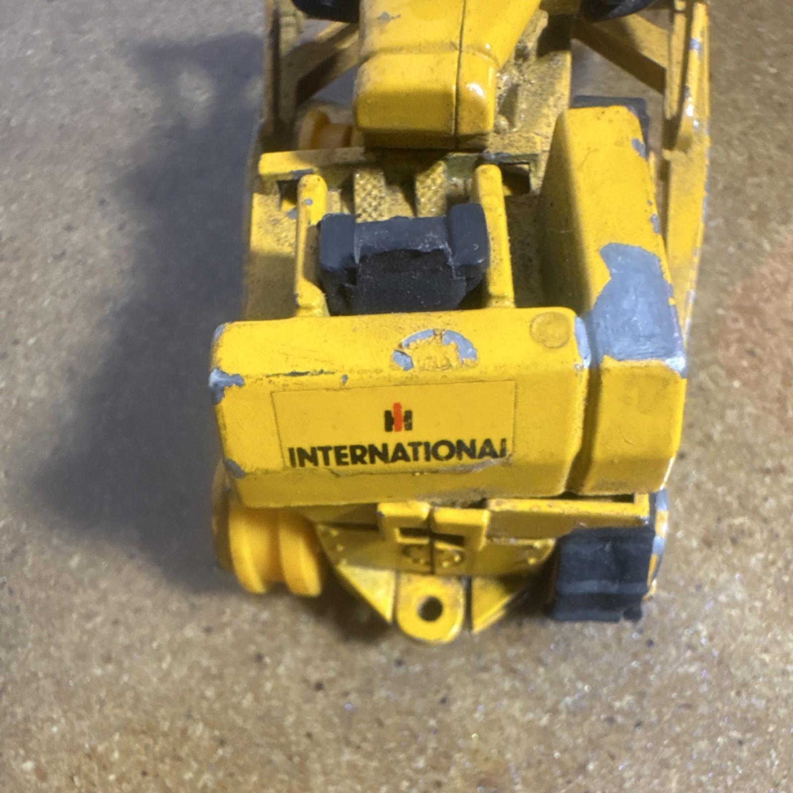 Ertl 1/64 International Harvester International Dozer Diecast Yellow/Blue