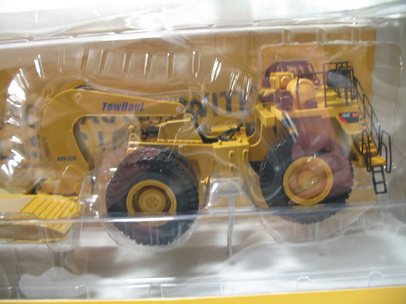 Norscot 1:50 Model 55220:CAT 784C Tractor w/ Towhaul Classic Lowboy Trailer, MIB