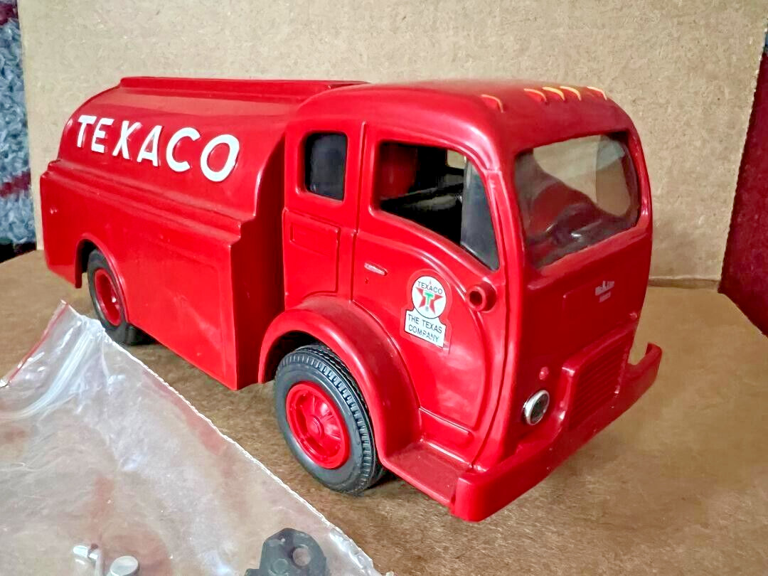Ertl Die Cast Texaco 1949 White Cab Over Tanker Truck Coin Bank 1996