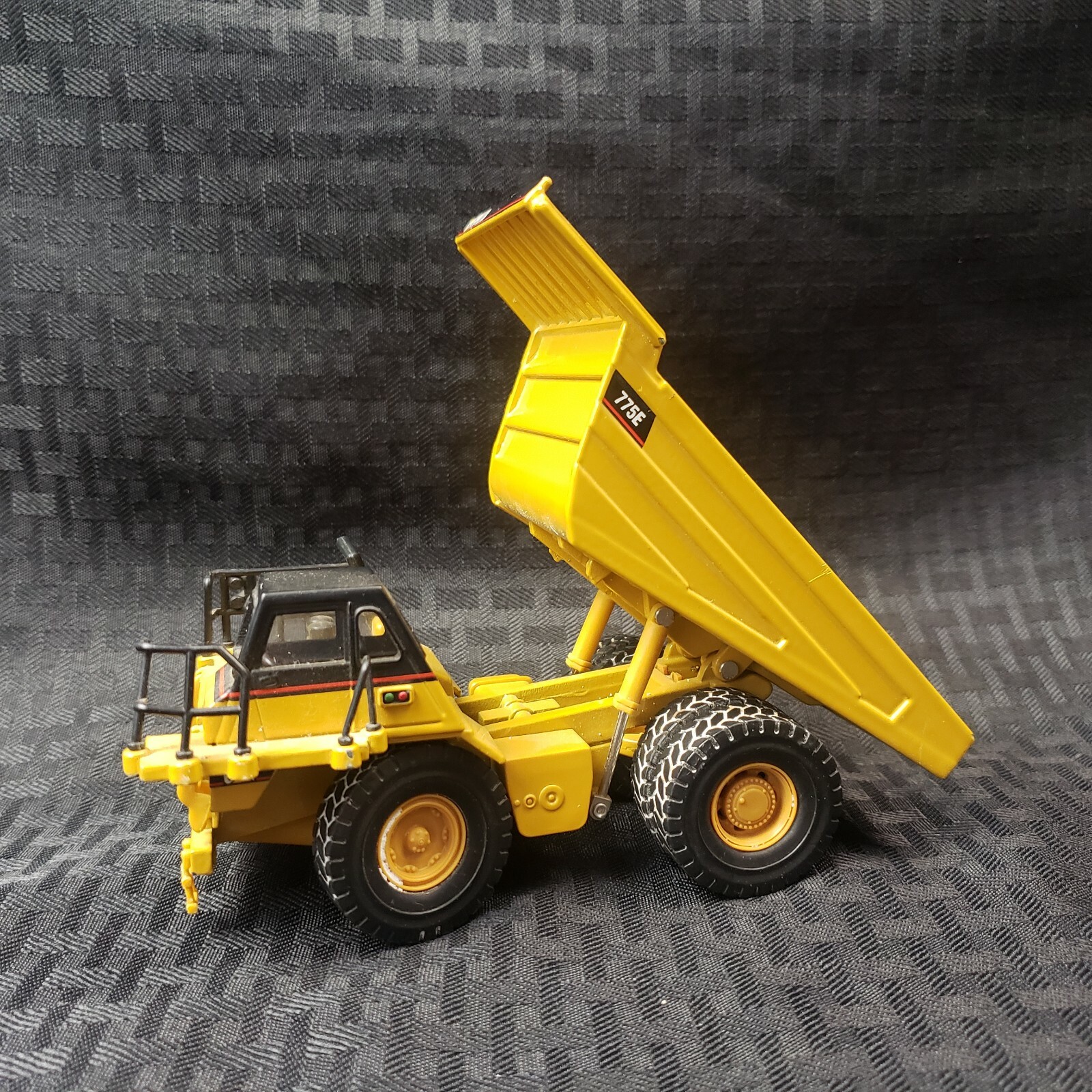 Norscot 1/64 Scale Diecast ~ Caterpillar 775E ~ Offroad Mining Dump Truck
