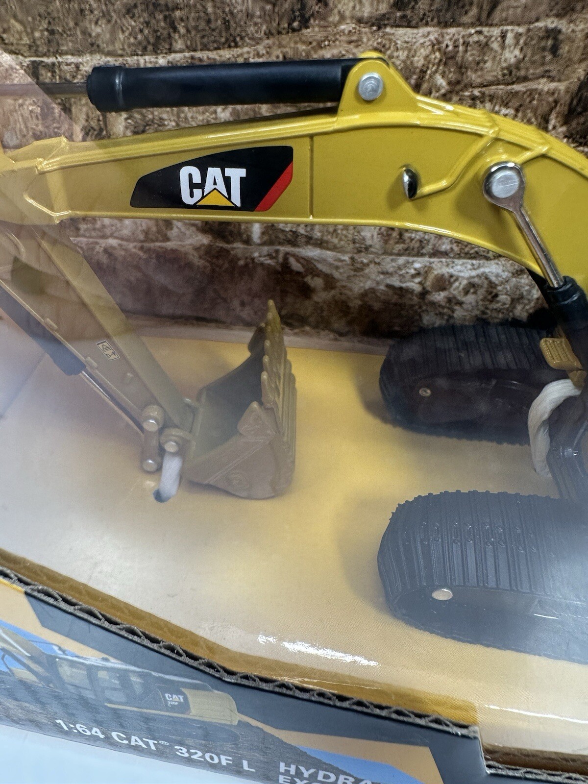 Diecast Masters 1/64 Scale CAT 320F L”HYDRAULIC EXCAVATOR”Metal Construction