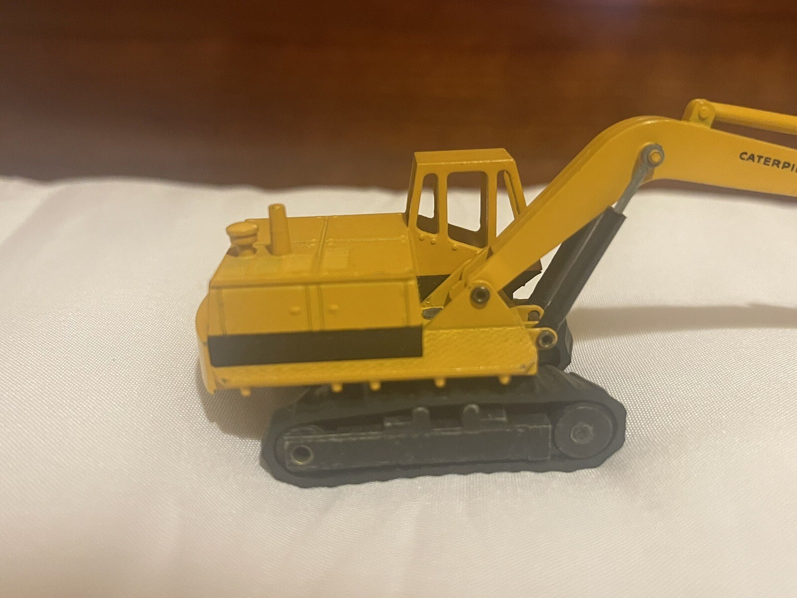 NZG Caterpillar EXCAVATOR VTG WEST GERMANY 1/87 Scale NICE No 143