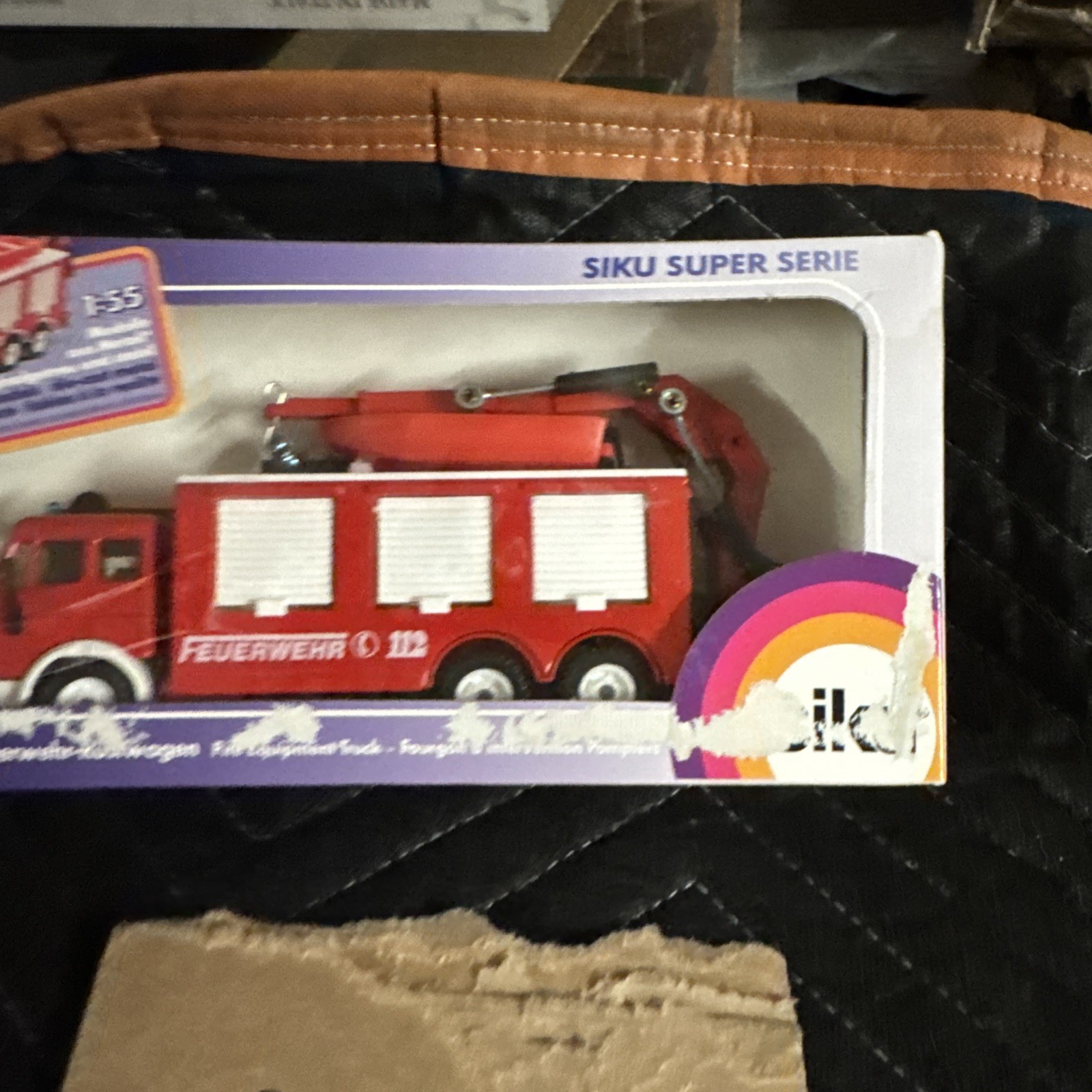 SIKU 3512 ‘FEUERWEHR-RUSTWAGEN FEUERWEHR FIRE EQUIPMENT TRUCK’ 1:55. MIB/BOXED.