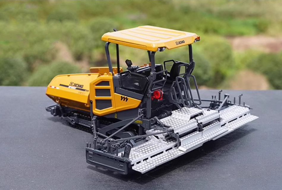 1:35 XCMG RP1005T Paver Construction Machine Equipment Vehicle Diecast Model
