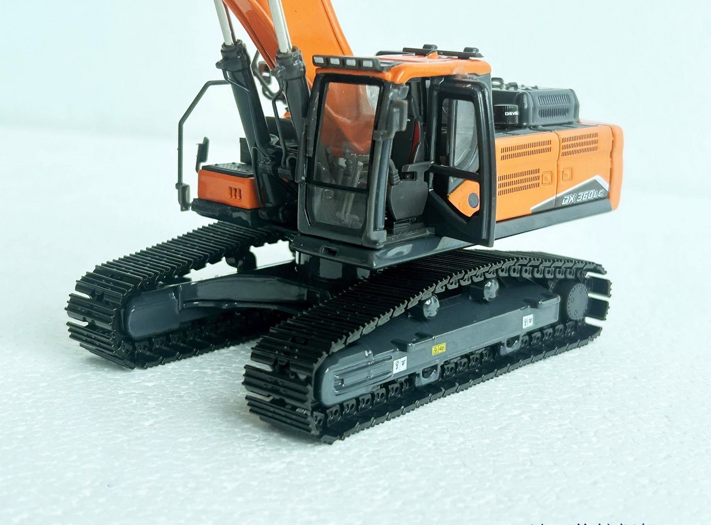 1/50 Scale DEVELON DX360LC Hydraulic Excavator Diecast Model Toy NIB